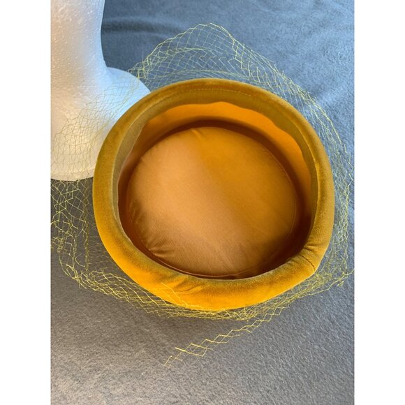 Ladies Gold Velvet Hat with Netting Vintage - Picture 6 of 9